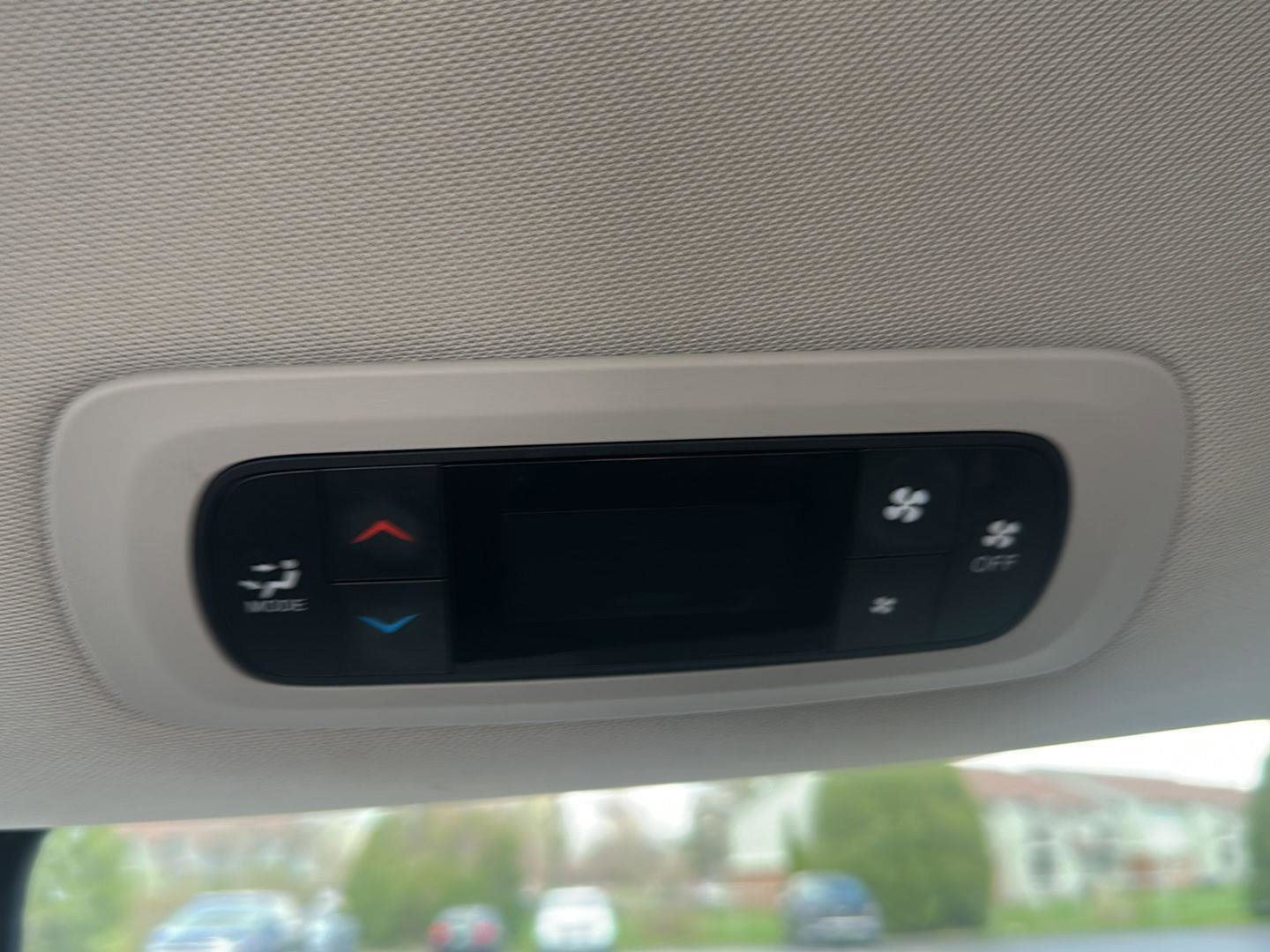 Used 2022 Chrysler Voyager LX FWD image 14