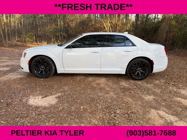 Used 2019 Chrysler 300 Touring w/ Sport Appearance Package image 7