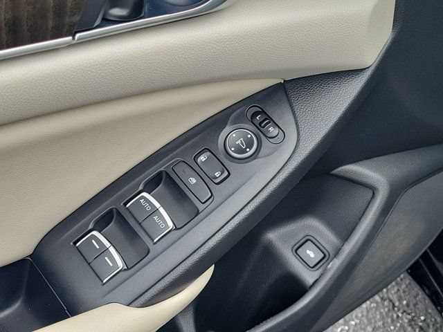 Used 2018 Honda Accord EX image 17