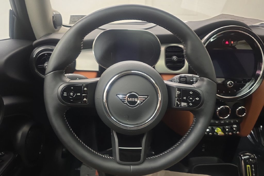 Certified 2024 MINI Cooper SE FWD image 15