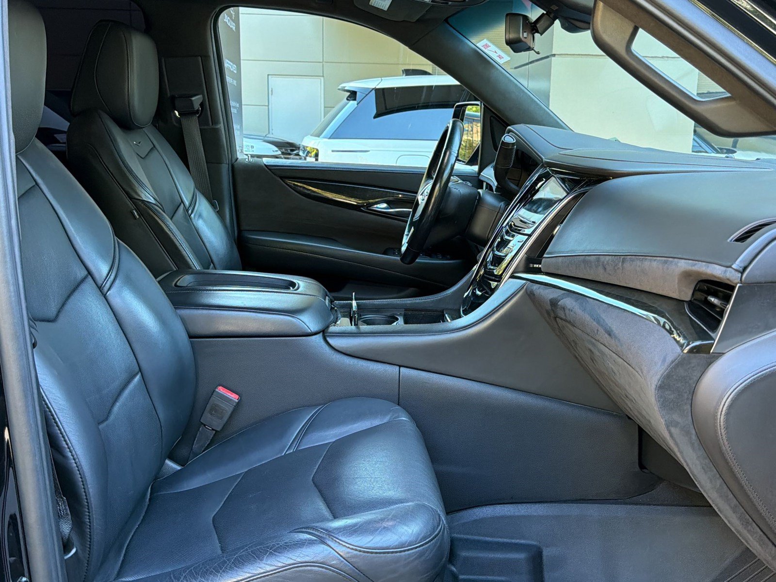 Used 2019 Cadillac Escalade ESV Platinum AWD/4WD image 24