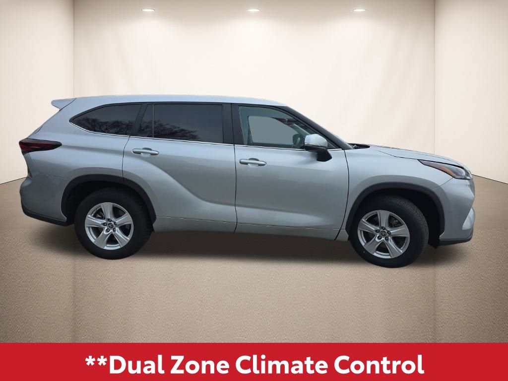 Used 2024 Toyota Highlander LE image 8