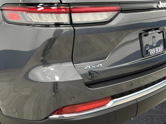 Used 2022 Jeep Grand Cherokee Limited image 35