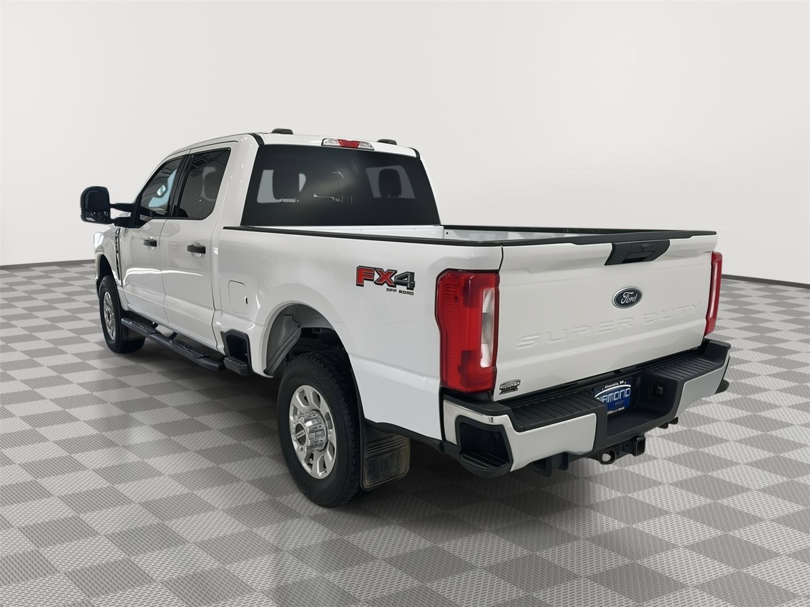 Used 2023 Ford F250 XLT w/ FX4 Off-Road Package image 3