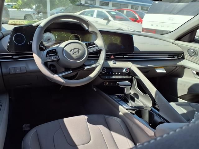 Certified 2025 Hyundai Elantra SEL image 8