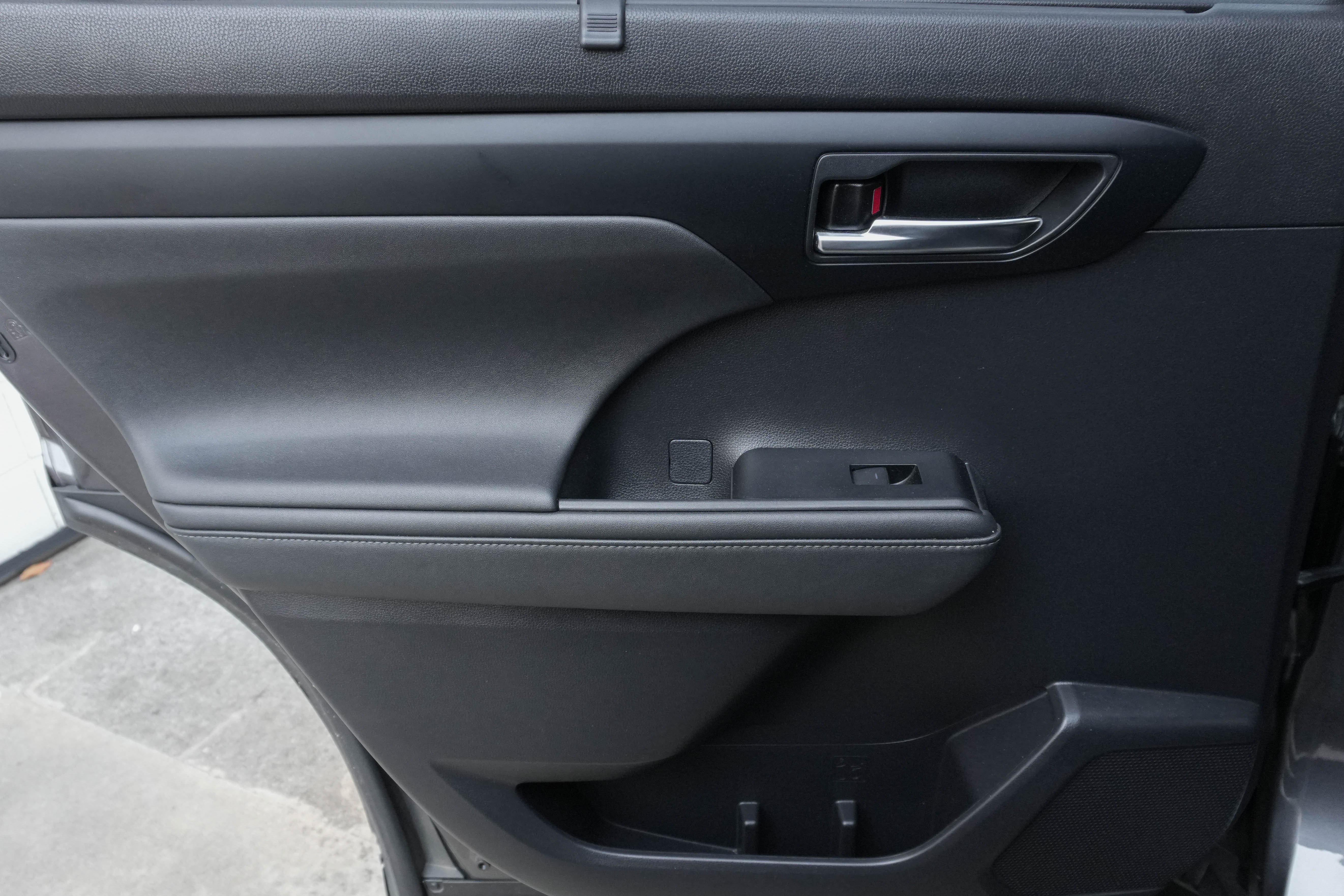 Used 2021 Toyota Highlander XLE FWD image 28