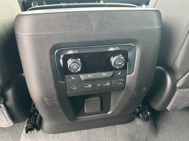 New 2026 Chevrolet Suburban Premier image 18