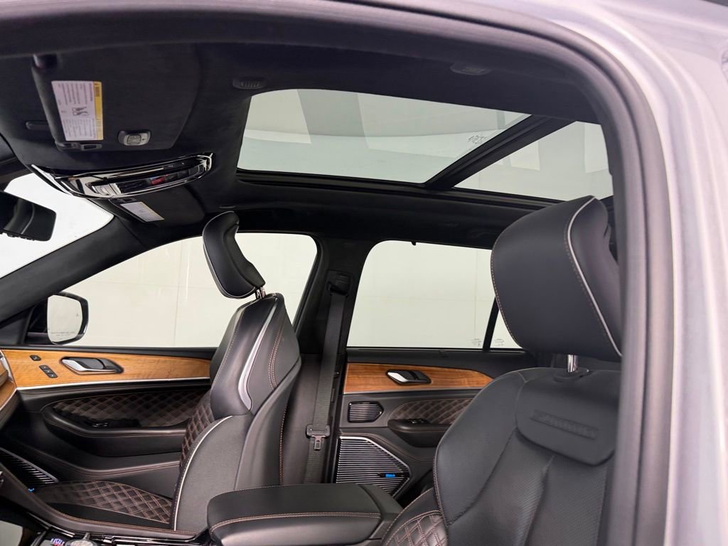 Certified 2022 Jeep Grand Cherokee Summit AWD/4WD image 22