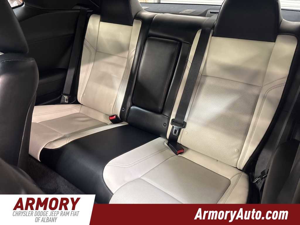 Used 2015 Dodge Challenger R/T Plus image 25