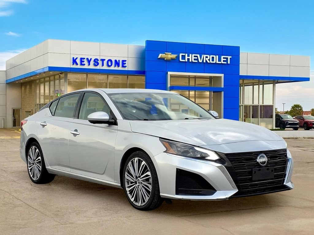 Used 2023 Nissan Altima 2.5 SL FWD image 1