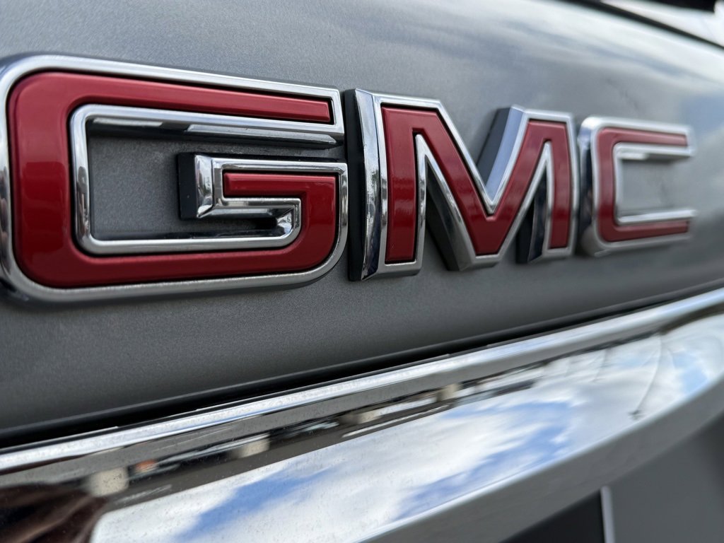 Used 2024 GMC Terrain SLE image 10