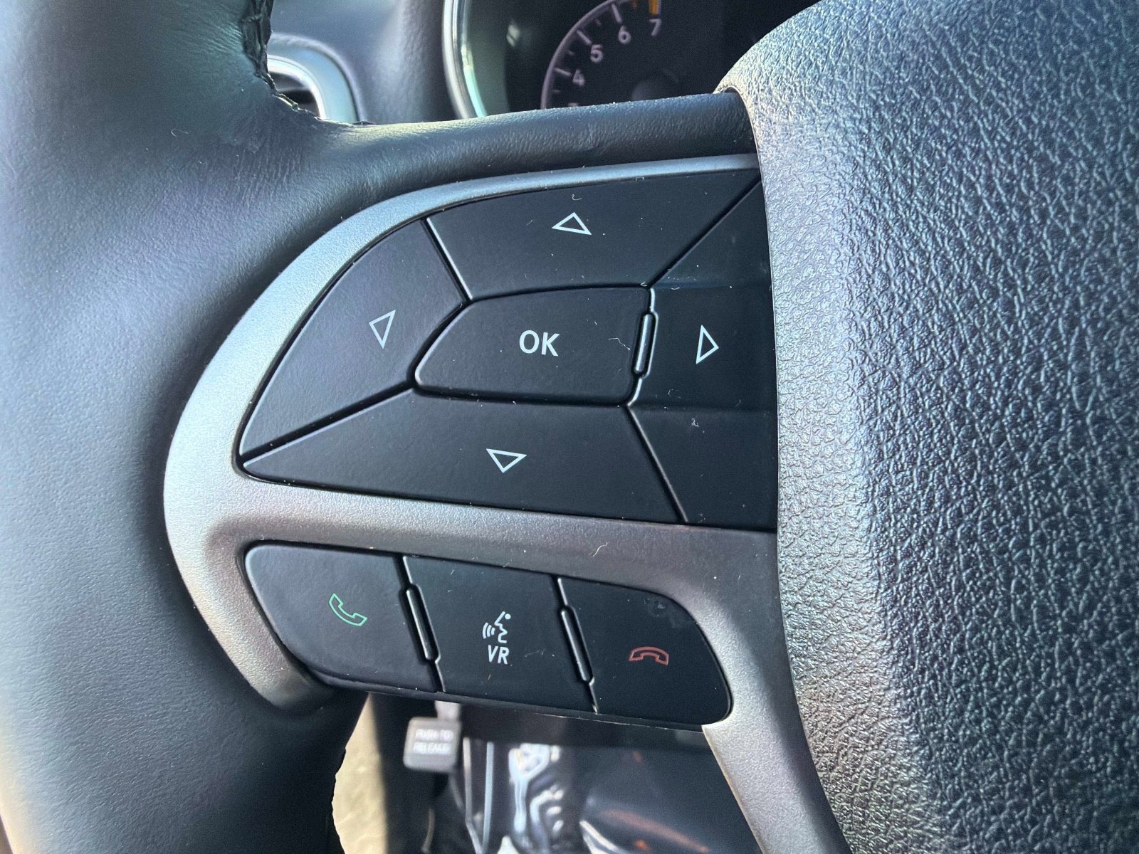 Used 2018 Jeep Grand Cherokee Altitude image 28