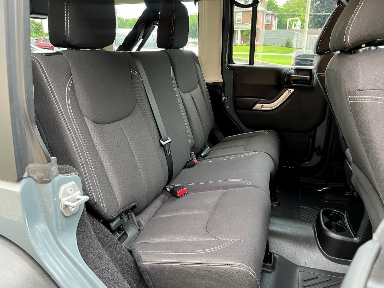 Used 2015 Jeep Wrangler Unlimited Rubicon w/ Dual Top Group image 10