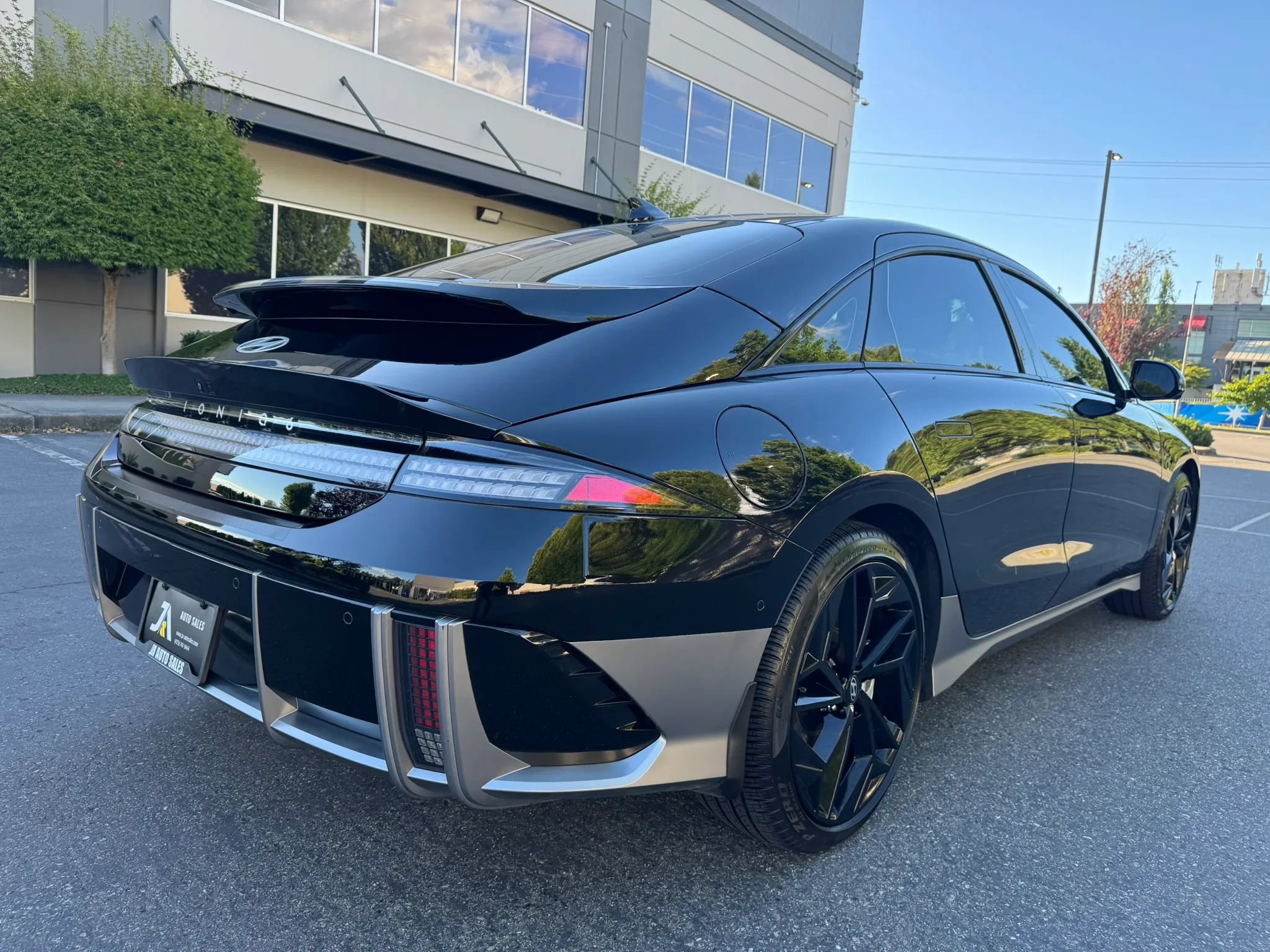 Used 2023 Hyundai Ioniq 6 Limited AWD/4WD image 9