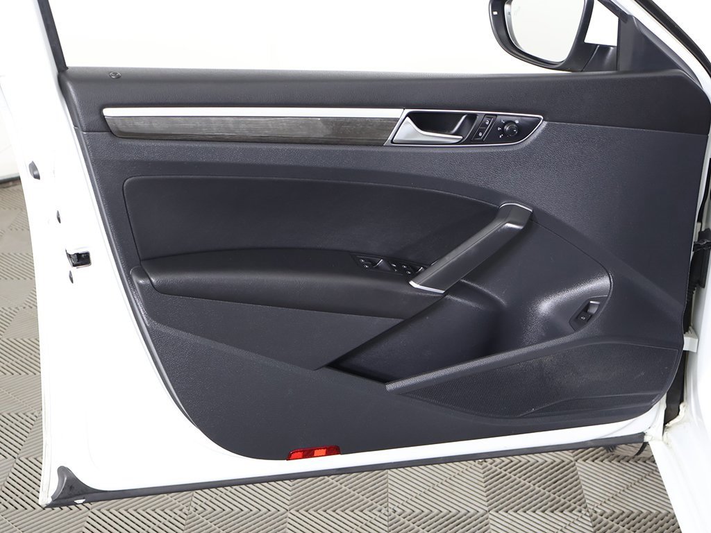 Used 2018 Volkswagen Passat 2.0T SE image 23