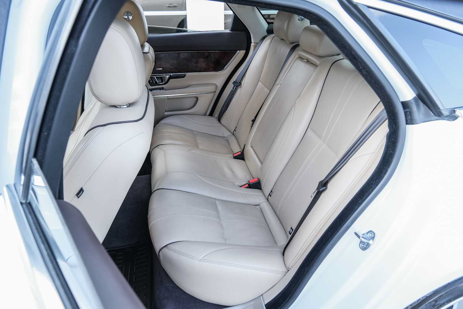 Used 2017 Jaguar XJ R-Sport RWD image 28