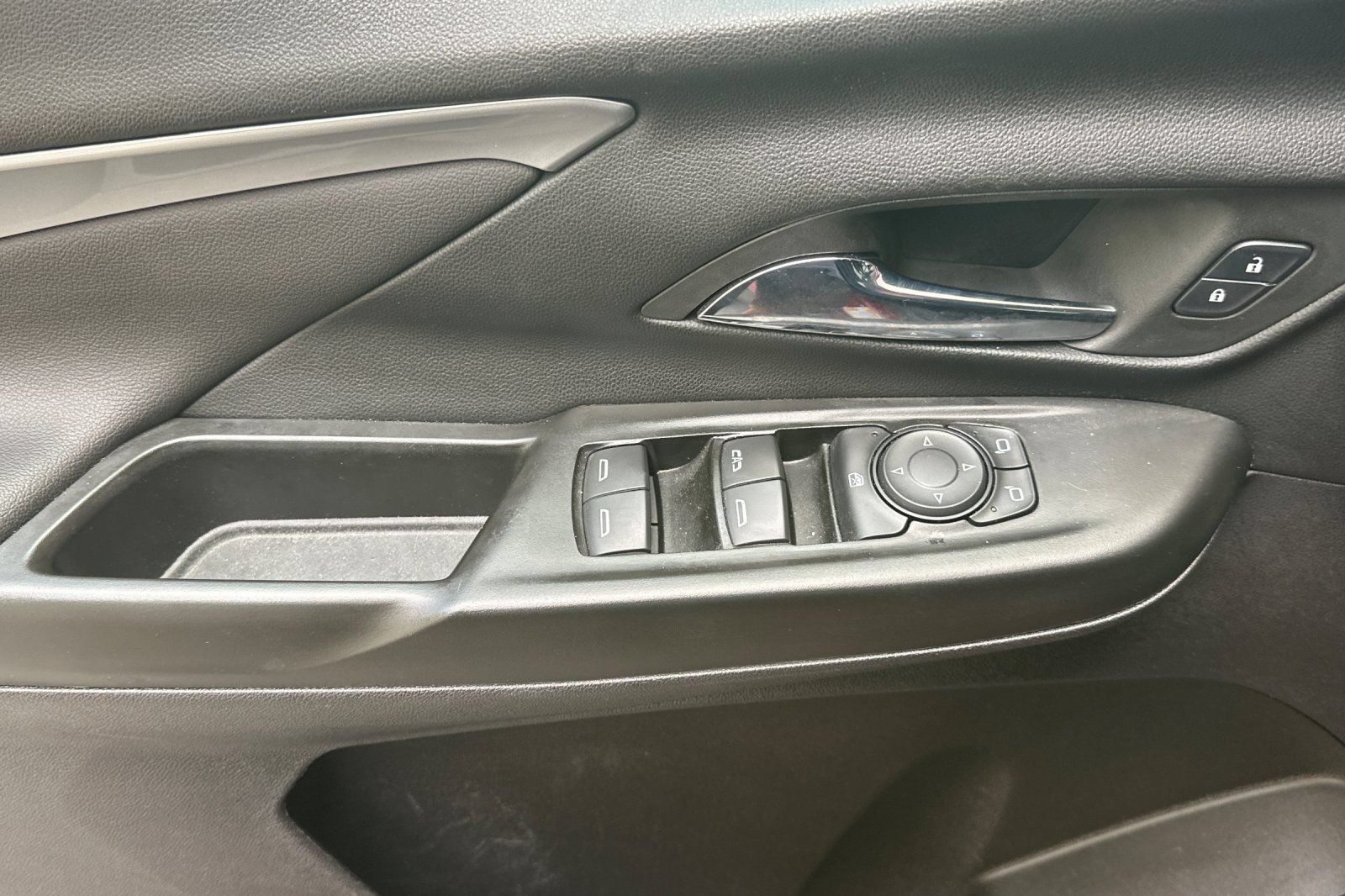 Used 2023 Chevrolet Bolt LT w/ Infotainment Package FWD image 12