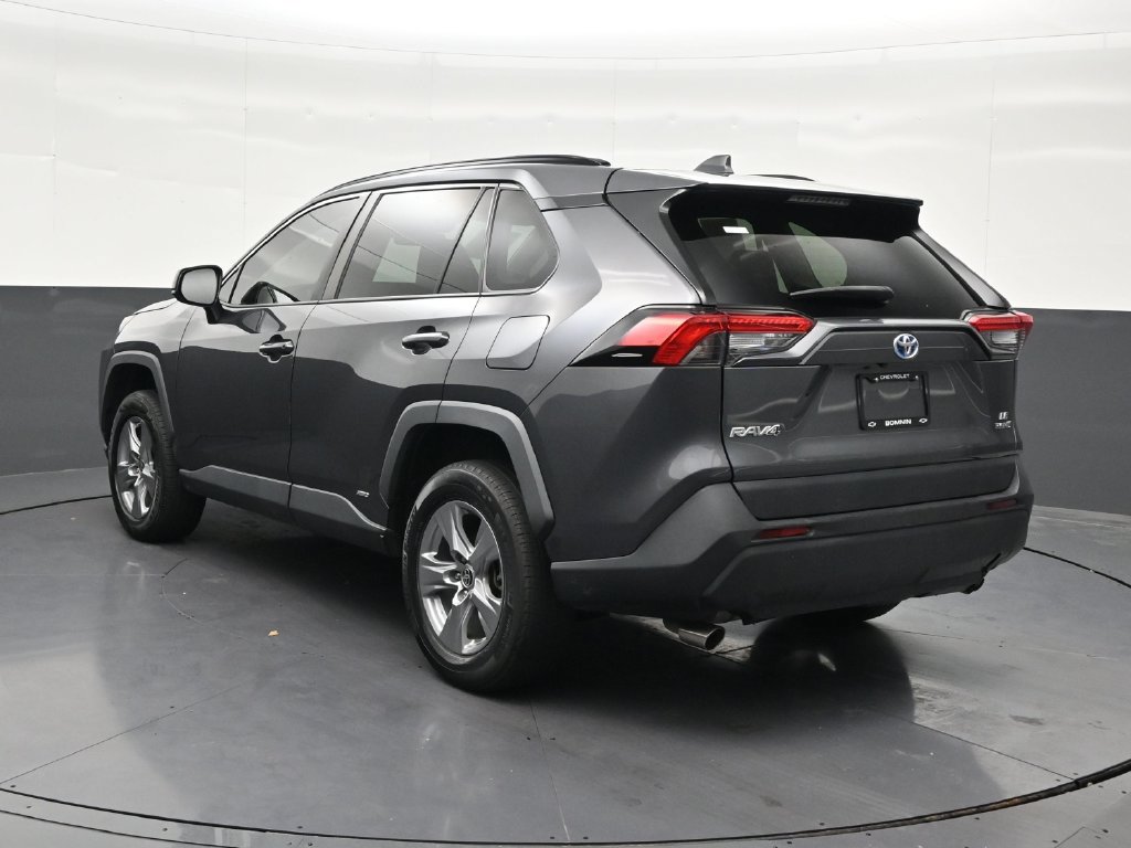 Used 2022 Toyota RAV4 LE AWD/4WD image 3