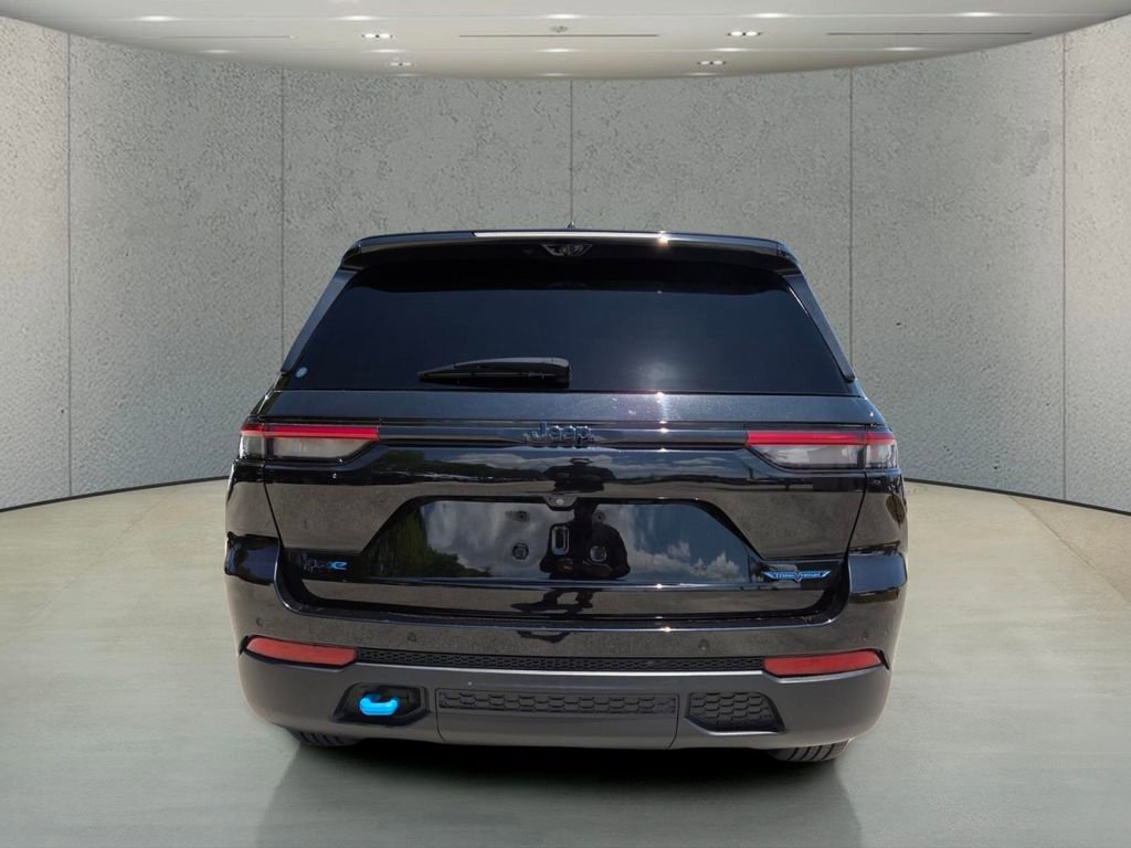 Used 2022 Jeep Grand Cherokee Trailhawk w/ Advanced Protech Group II AWD/4WD image 4