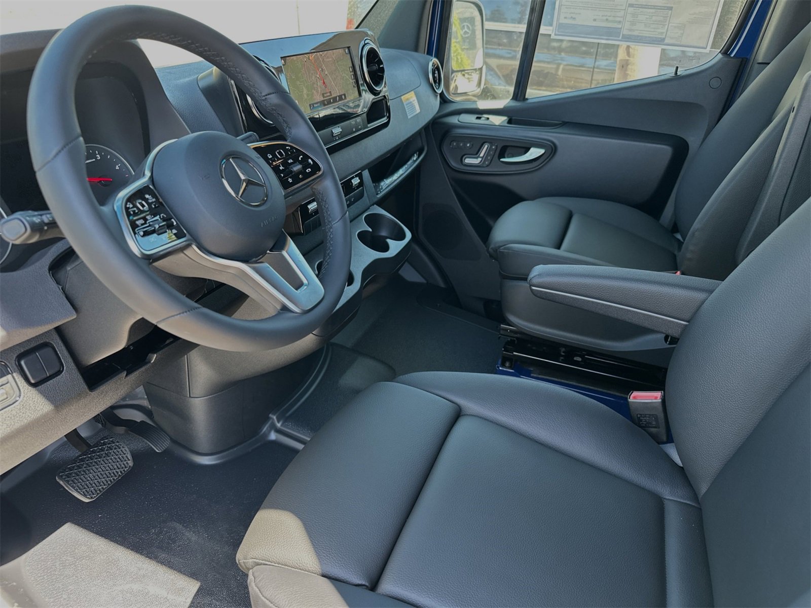 Used 2024 Mercedes-Benz Sprinter 2500 image 10