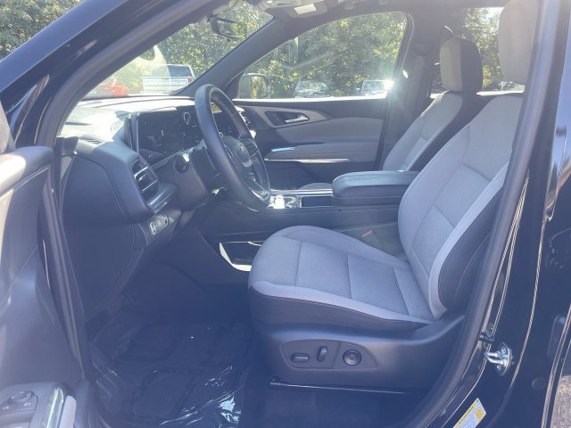 Certified 2026 Chevrolet Traverse LT w/ Driver Confidence Package FWD image 12