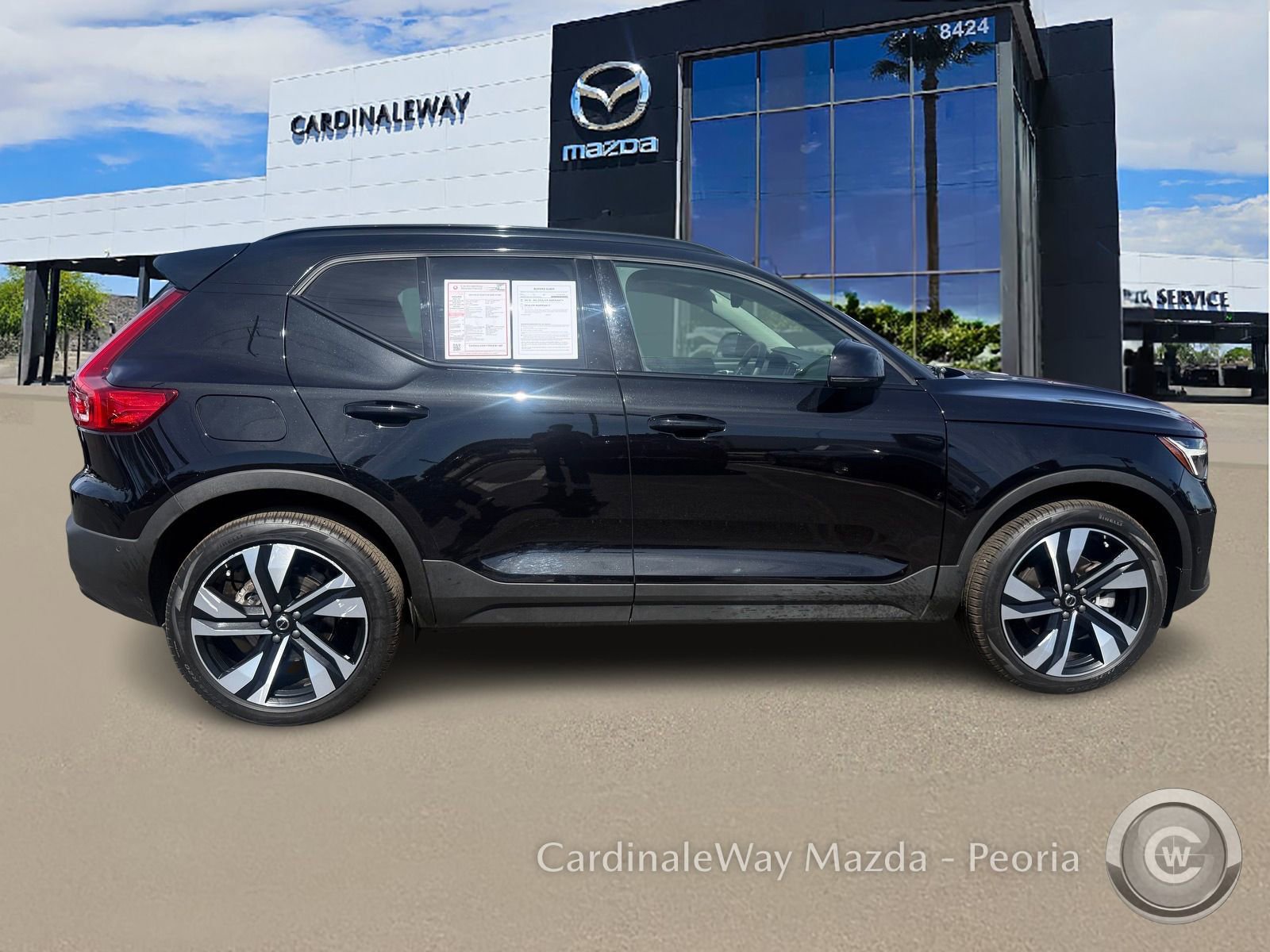 Used 2025 Volvo XC40 B5 Plus image 9