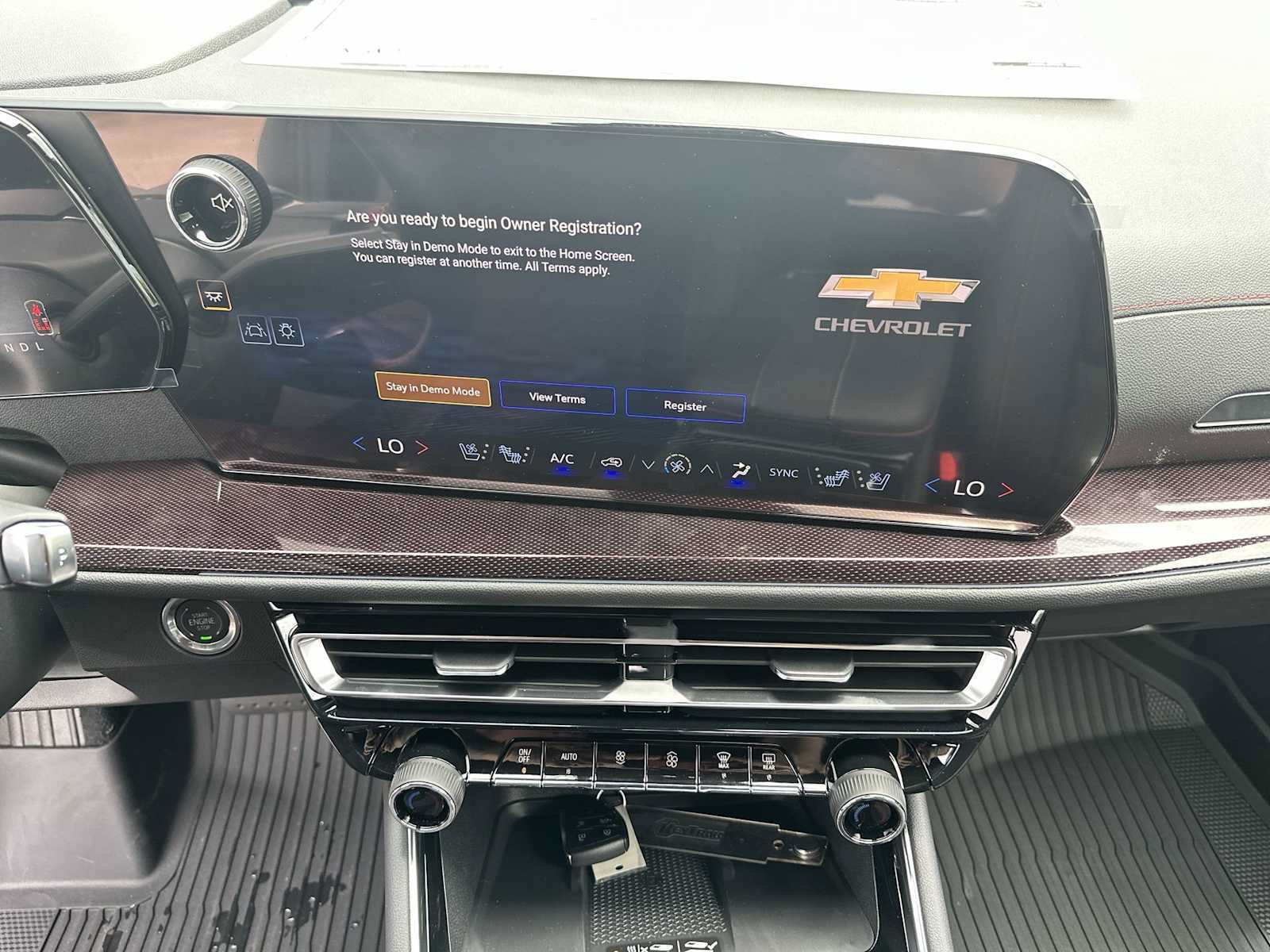New 2026 Chevrolet Traverse RS w/ LPO, Floor Liner Package FWD image 21