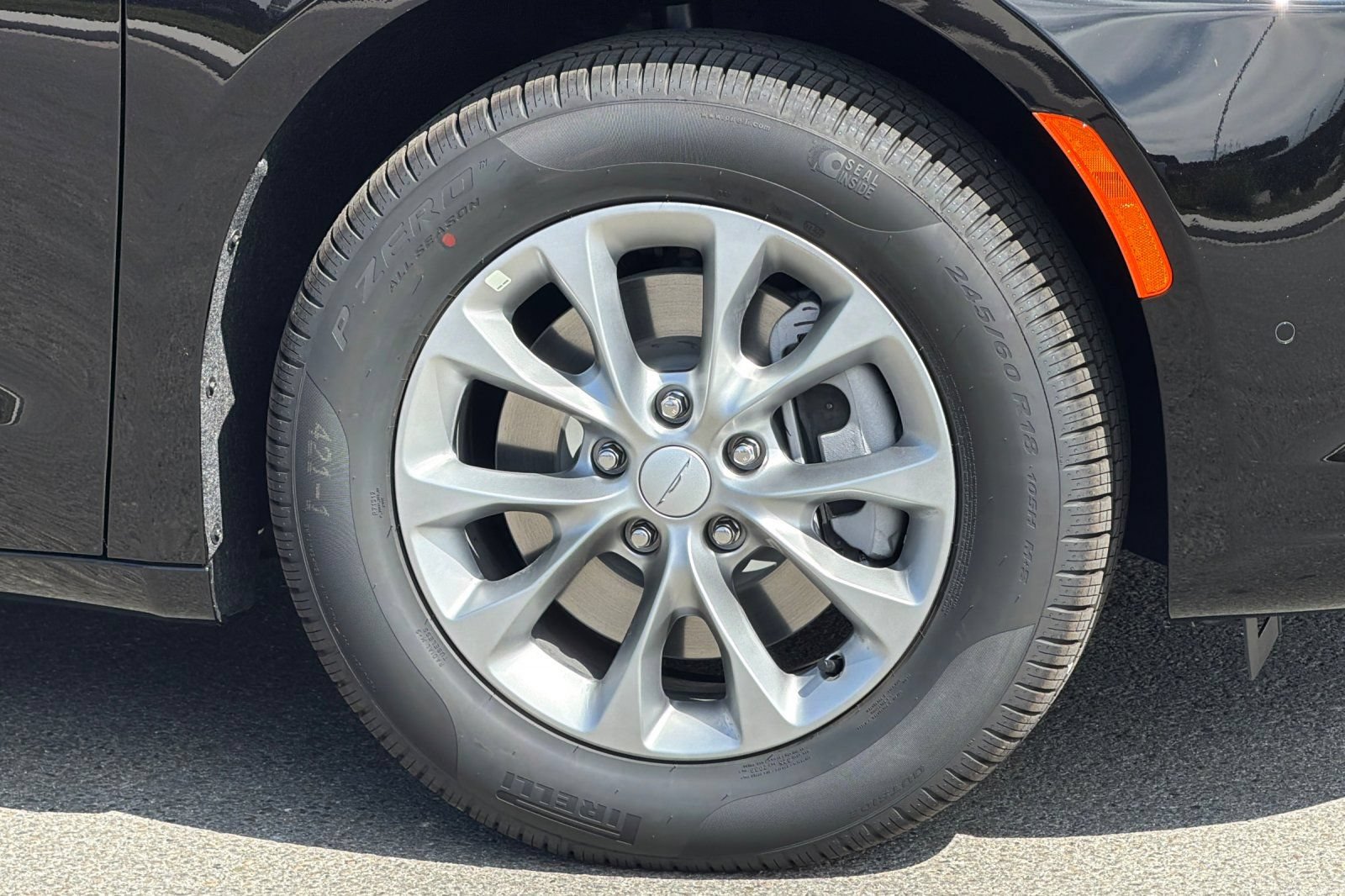 New 2027 Chrysler Pacifica Select w/ Family Tech Group AWD/4WD image 34