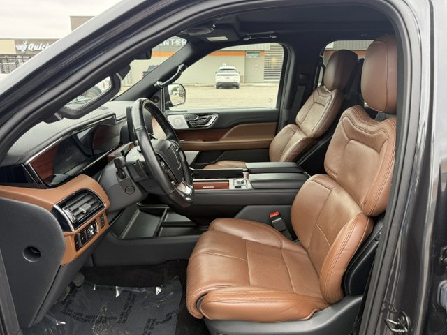 Used 2023 Lincoln Navigator Reserve AWD/4WD image 12