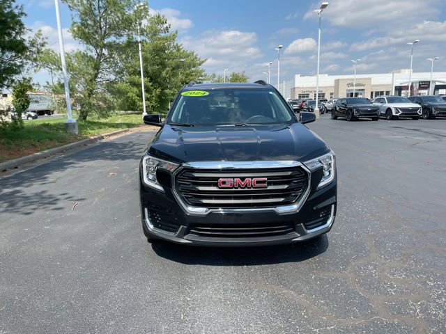 Used 2024 GMC Terrain SLE w/ Driver Convenience Package FWD image 7