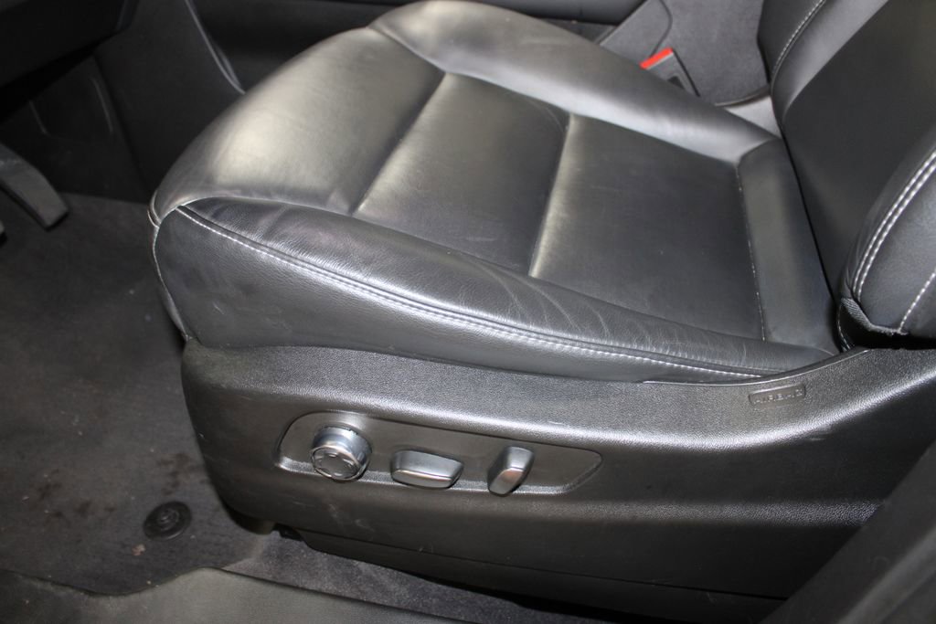 Used 2024 Cadillac XT4 Premium Luxury image 13
