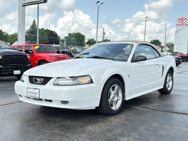 Used 2003 Ford Mustang Convertible RWD image 4