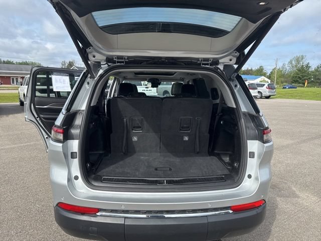Used 2023 Jeep Grand Cherokee L Limited w/ Luxury Tech Group II AWD/4WD image 34