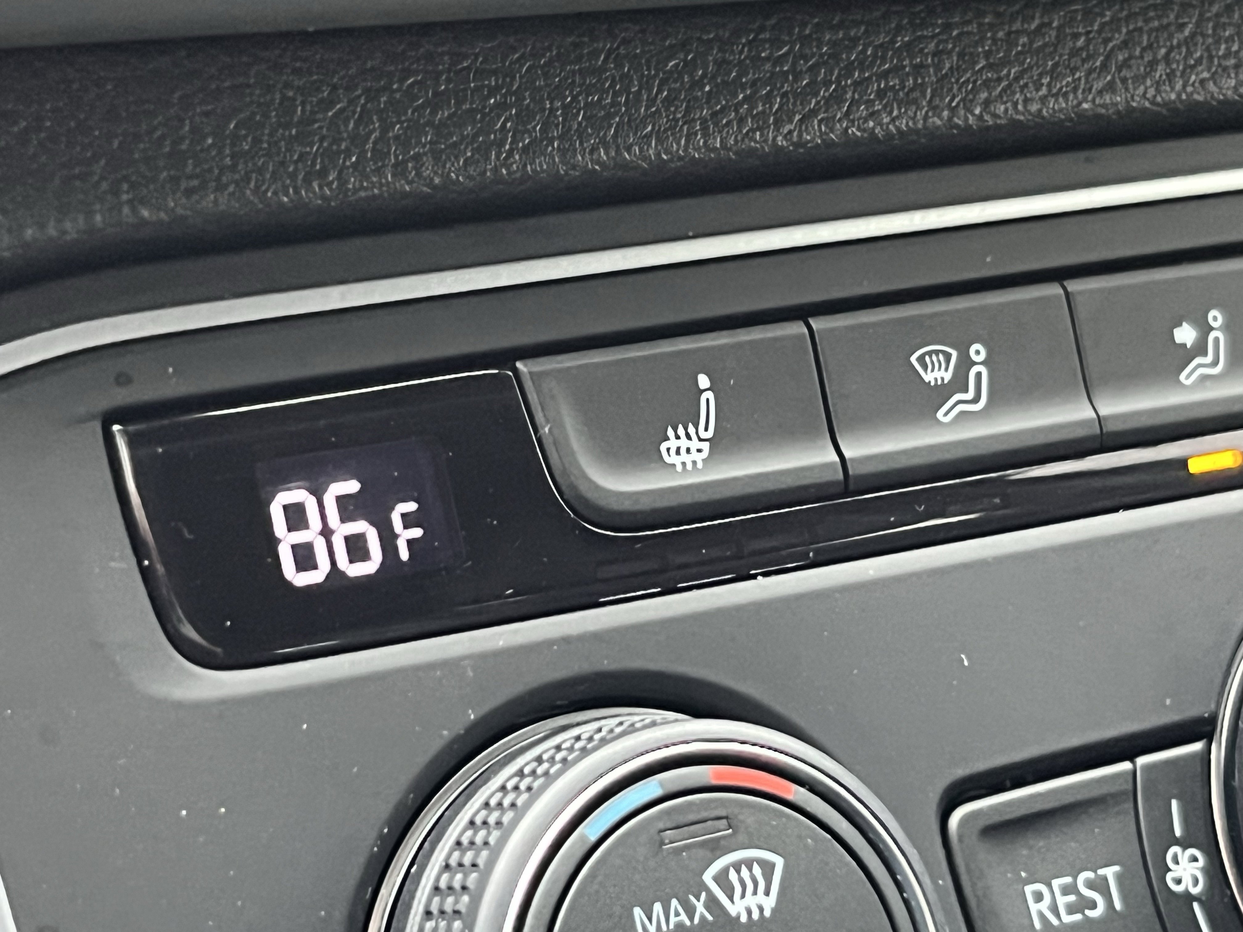 Used 2021 Volkswagen Atlas SE image 33