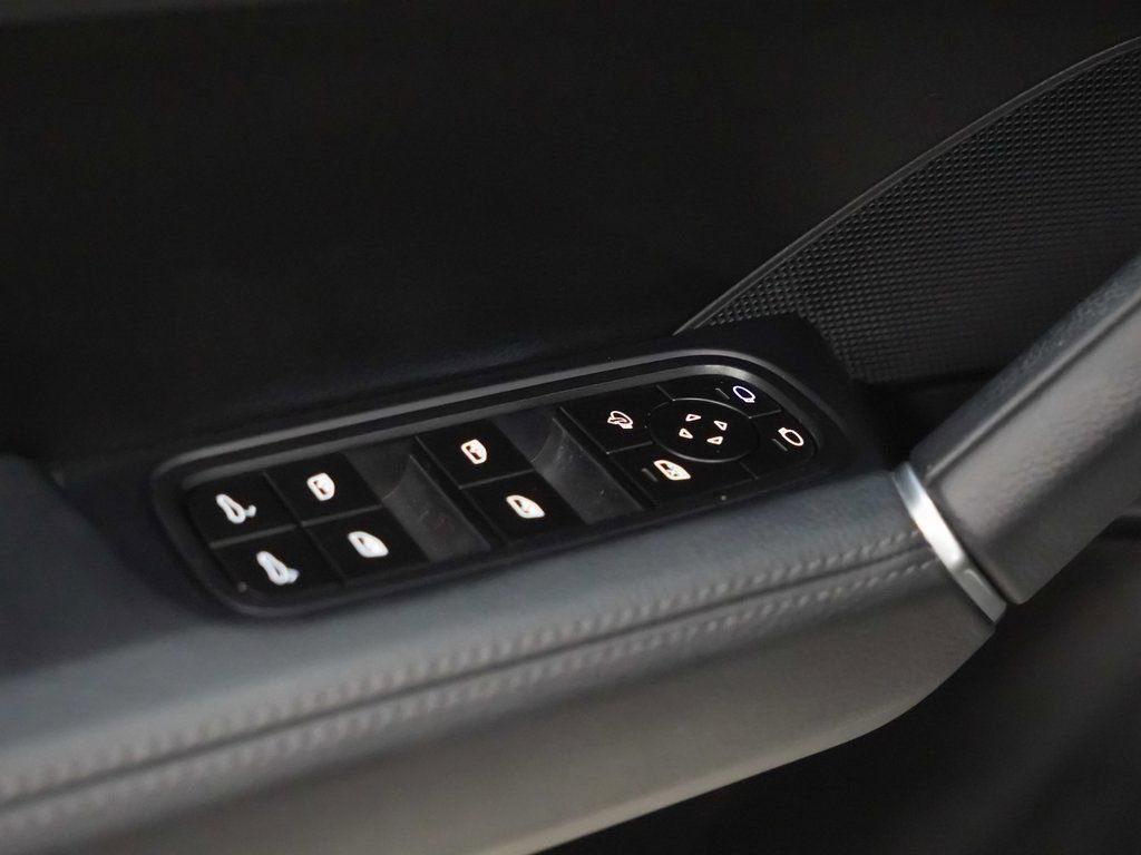 Certified 2023 Porsche Cayenne Platinum Edition image 23