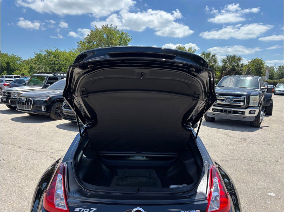 Used 2019 Nissan 370Z NISMO RWD image 40