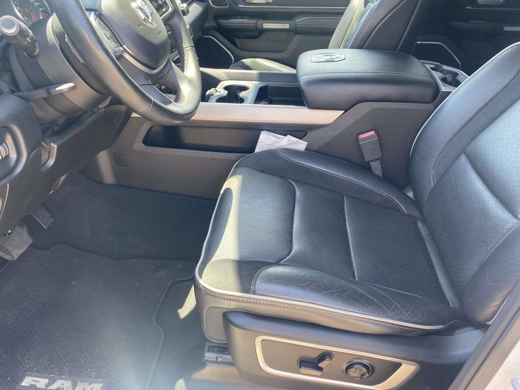 Used 2019 RAM 1500 Laramie AWD/4WD image 17