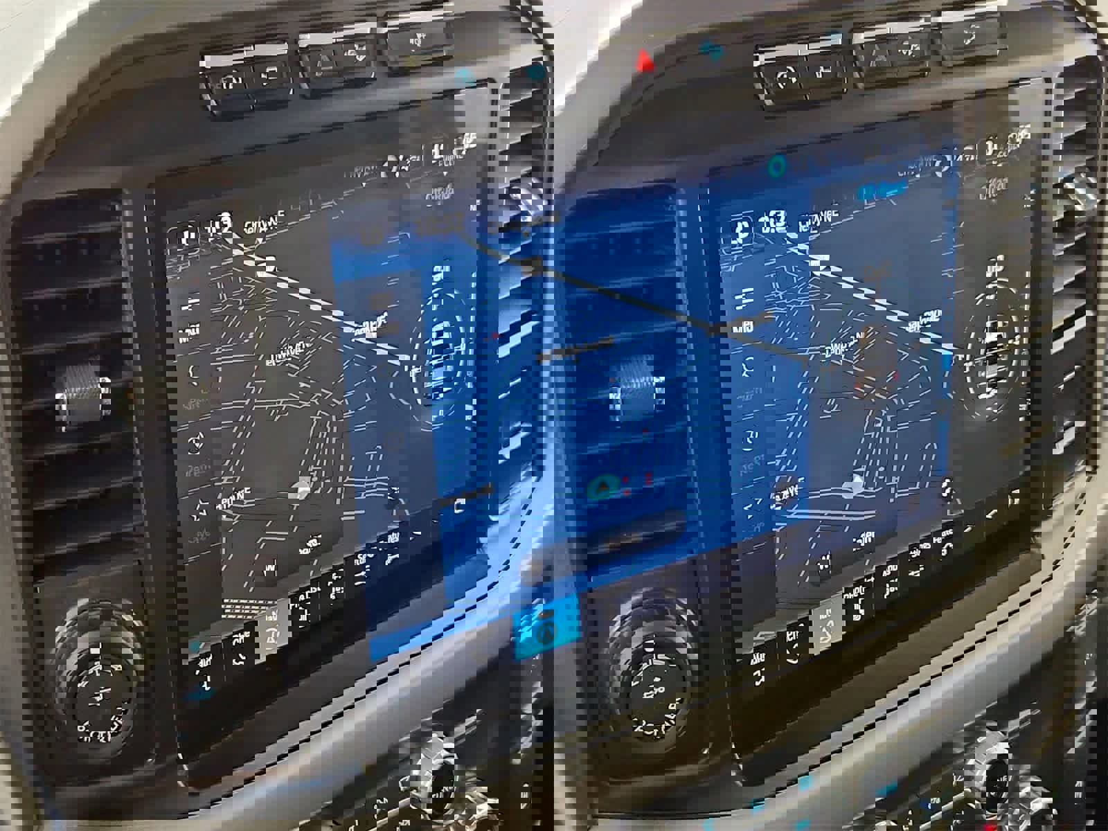 Used 2024 Ford F150 XLT w/ FX4 Off-Road Package image 28