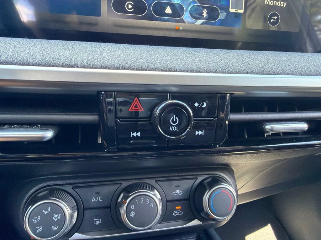 Certified 2025 Nissan Kicks SV AWD/4WD image 12