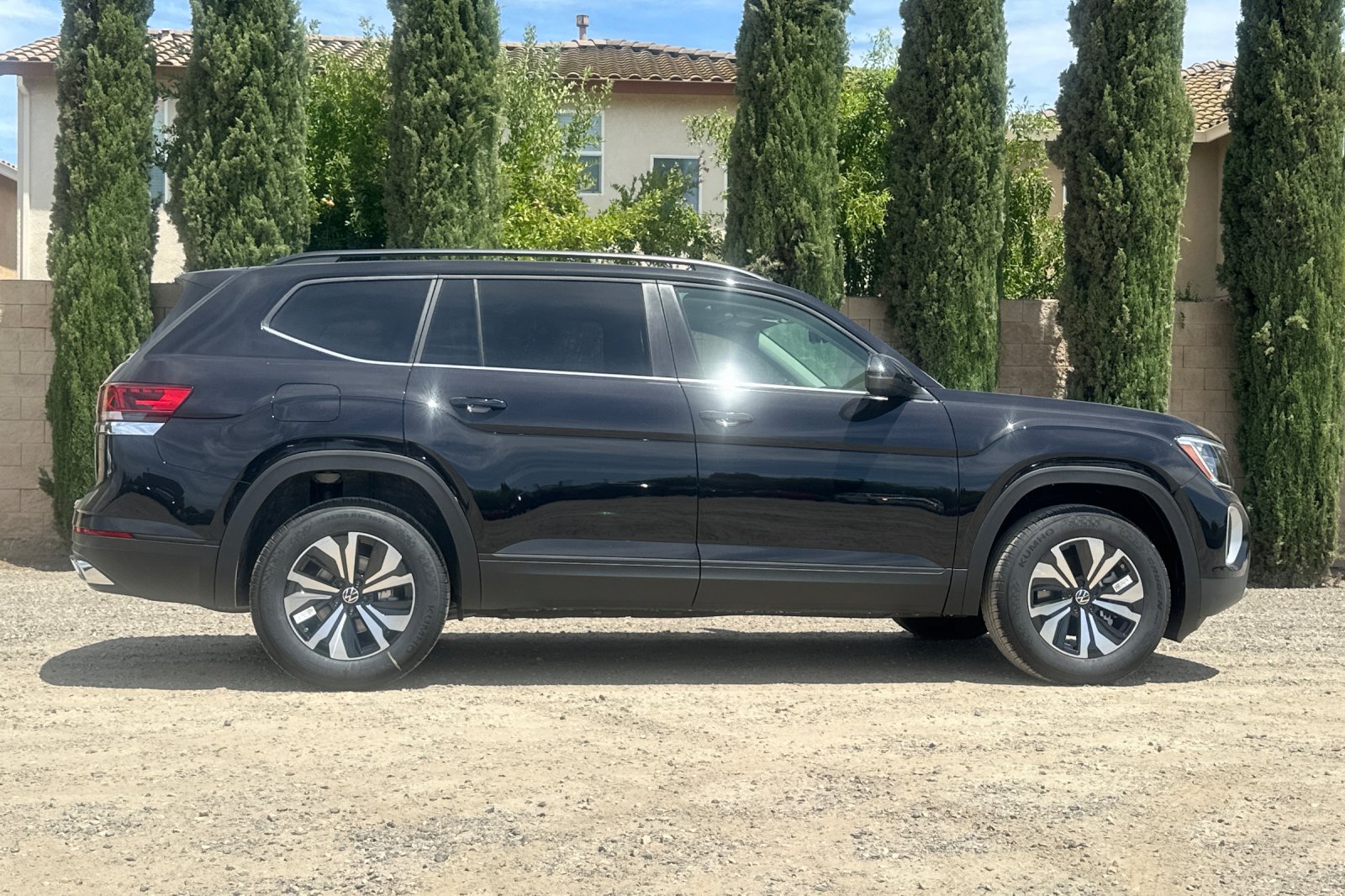 New 2026 Volkswagen Atlas SE FWD image 3