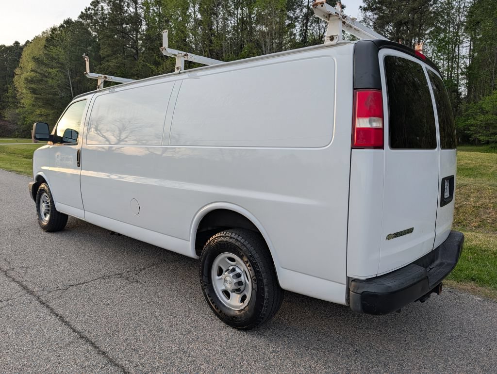 Used 2017 Chevrolet Express 3500 Extended RWD image 3