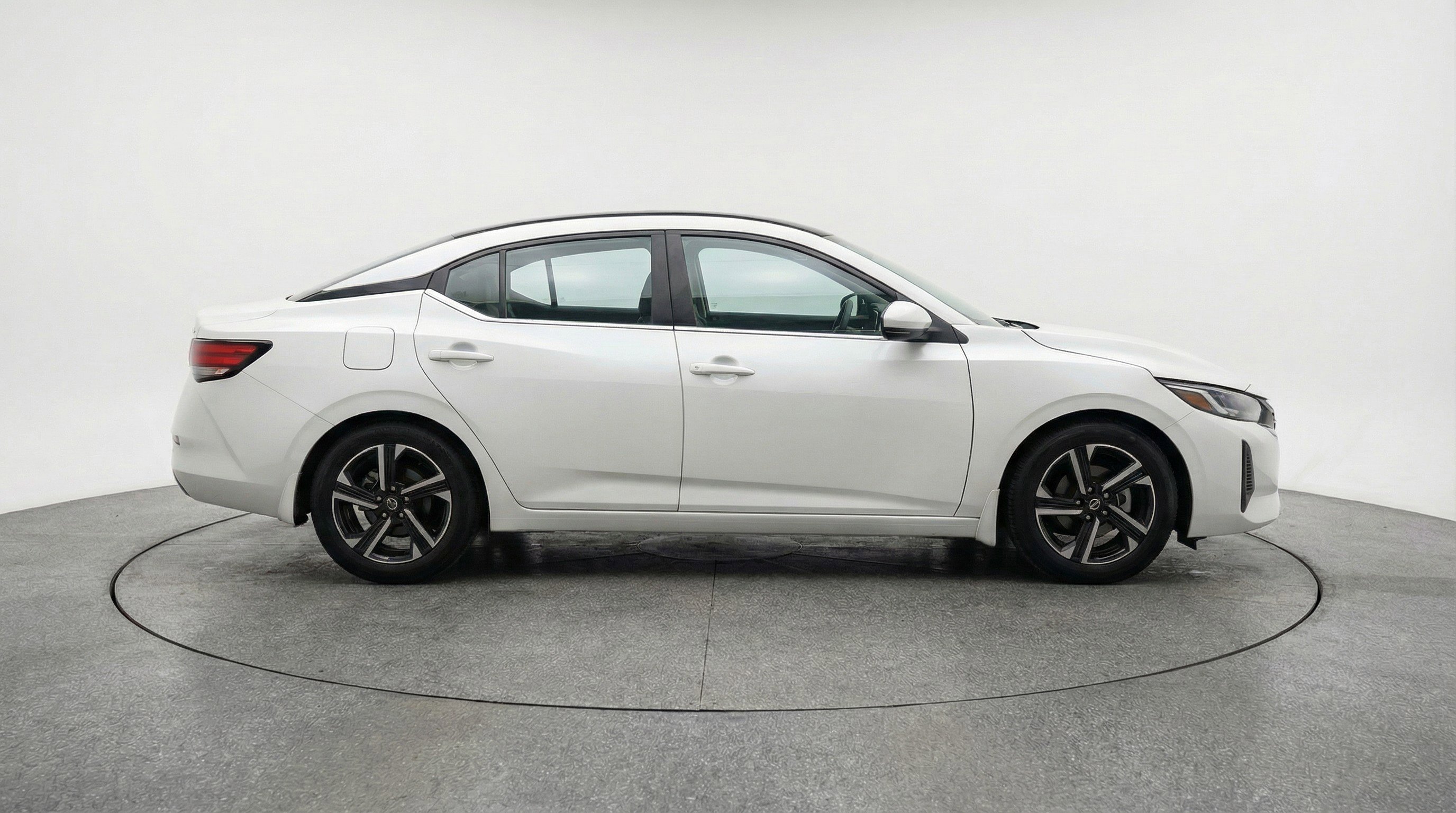 Used 2025 Nissan Sentra SV image 11