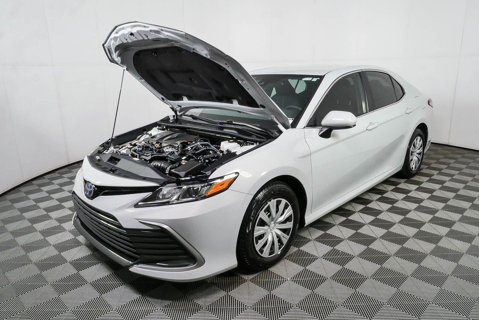 Used 2024 Toyota Camry LE FWD image 30