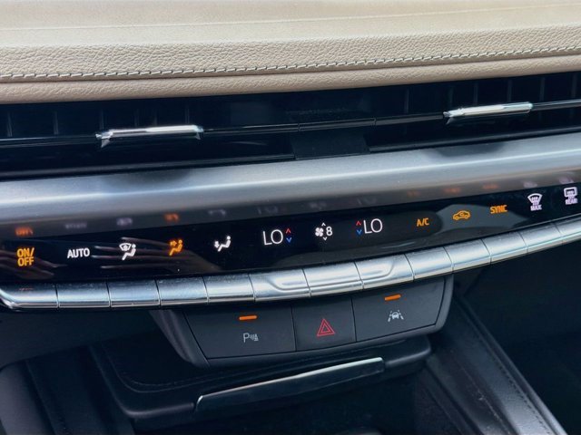 Certified 2025 Cadillac XT4 Premium Luxury FWD image 17