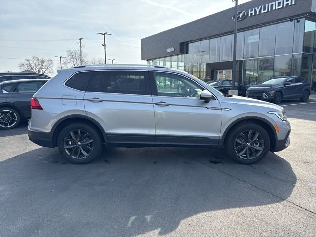 Used 2024 Volkswagen Tiguan SE image 3