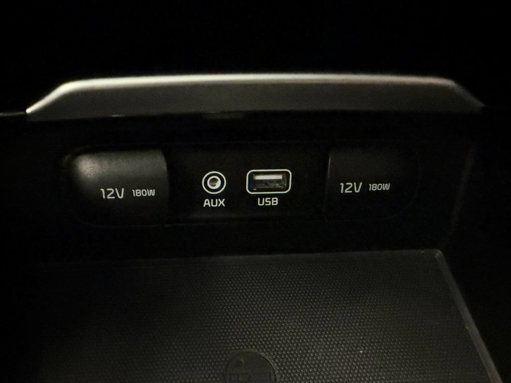 Used 2018 Kia Cadenza Premium w/ Luxury Package FWD image 17