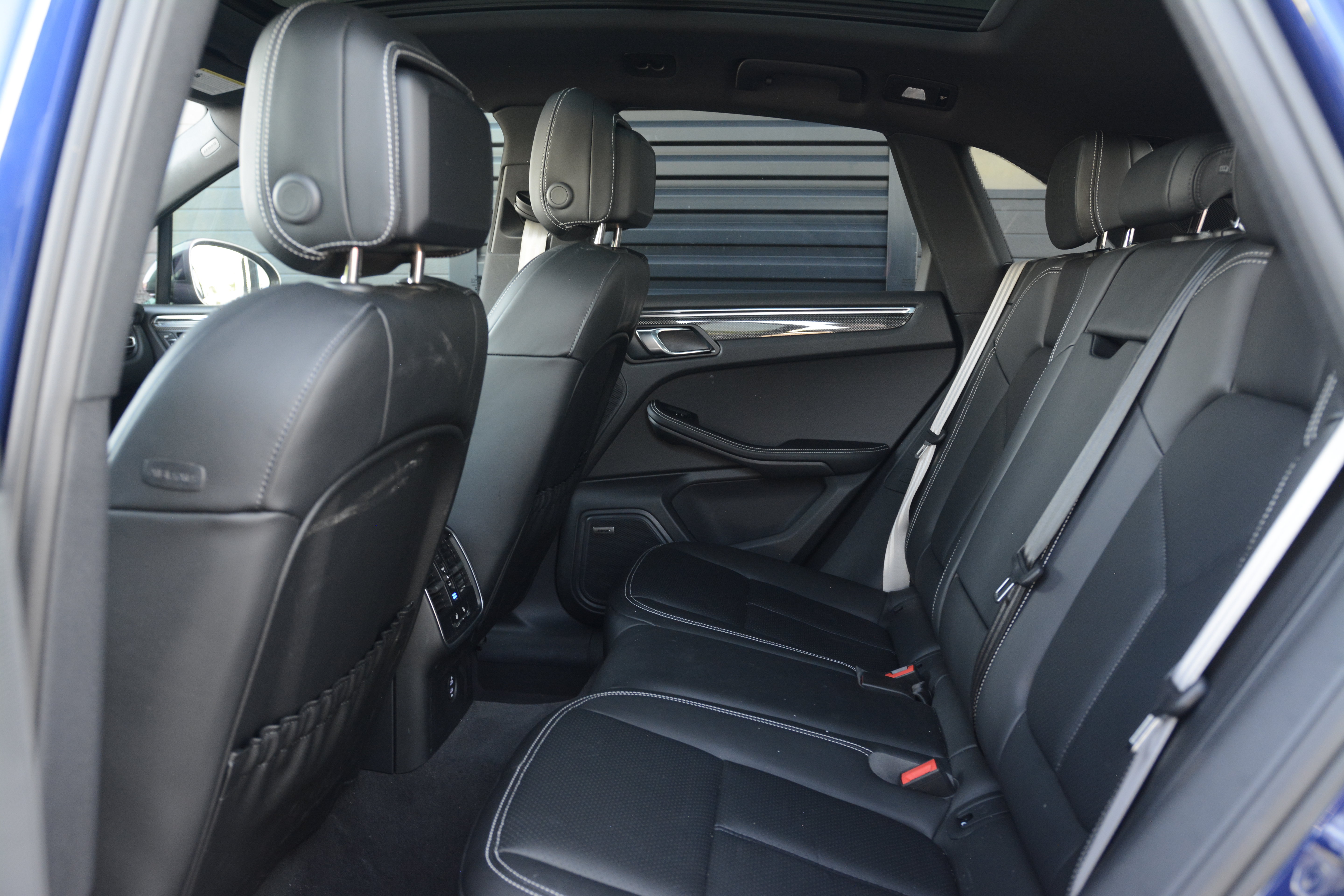 Certified 2026 Porsche Macan Turbo AWD/4WD image 22