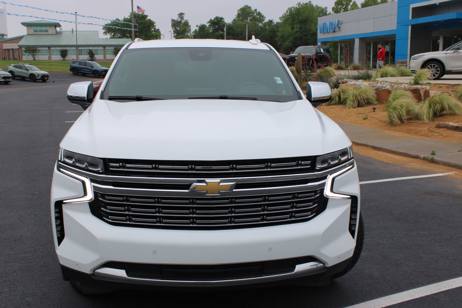 Used 2023 Chevrolet Suburban Premier AWD/4WD image 3