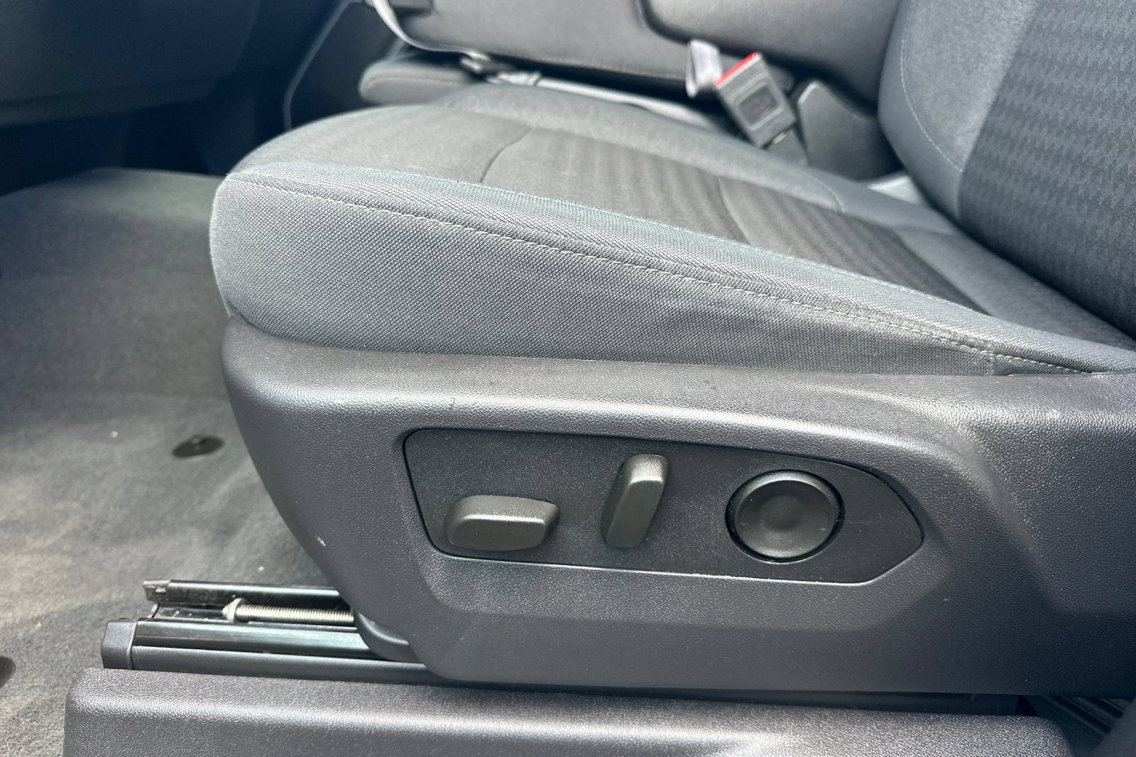 Used 2025 Chevrolet Silverado 1500 LT AWD/4WD image 12