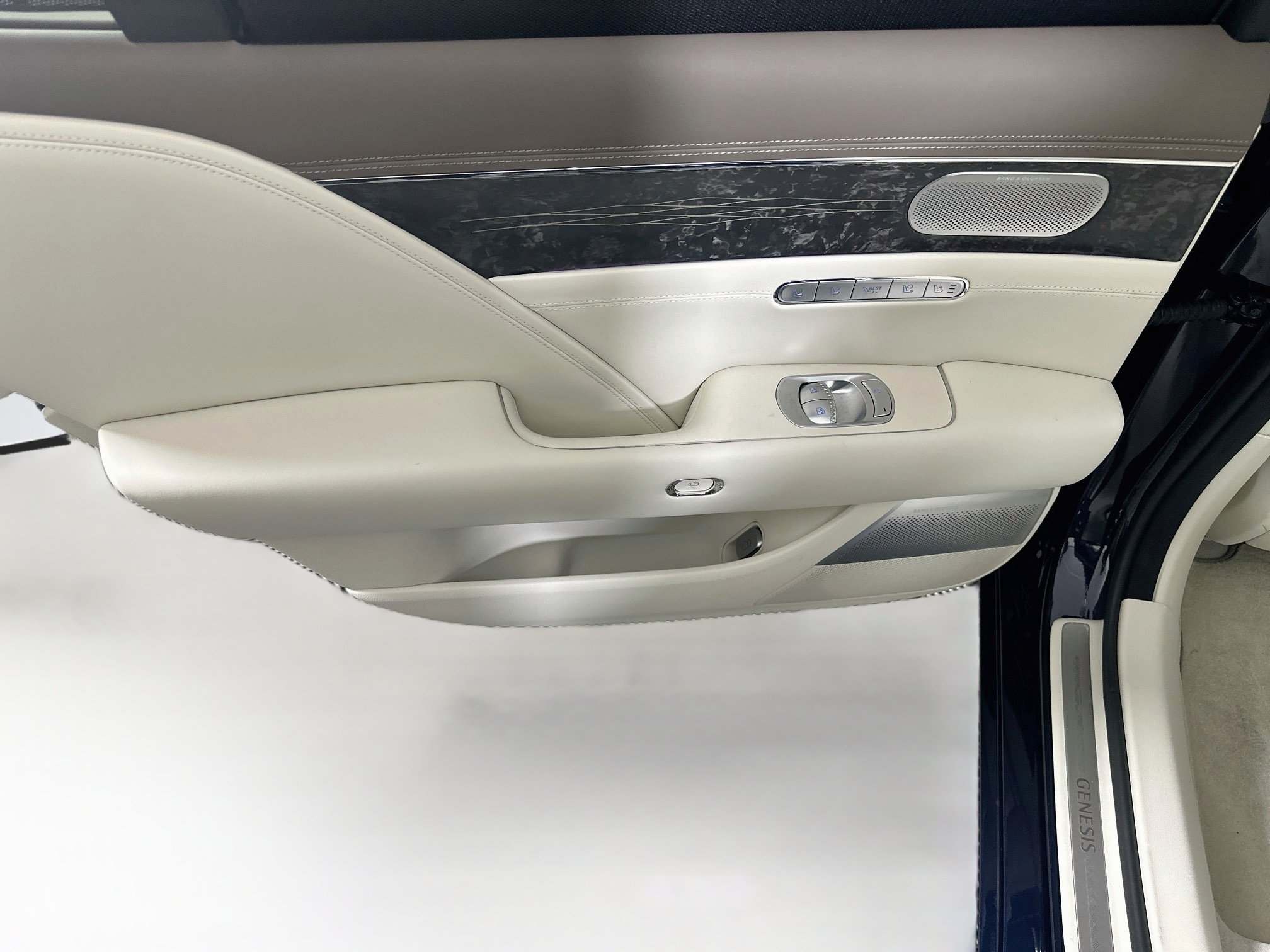 Used 2023 Genesis G90 3.5T AWD/4WD image 26